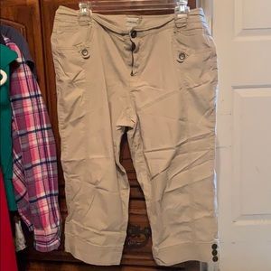 Chico’s size 2 crop, straight-leg cargo pant